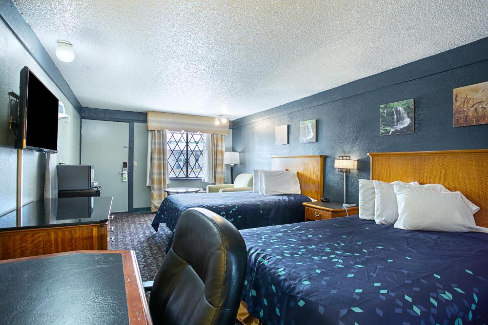 Double Room with Two Double Beds - Non-Smoking interior